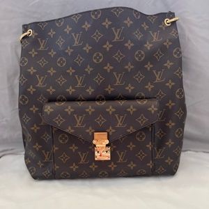 Louis Vuitton Métis Monogram Shoulder Bag.